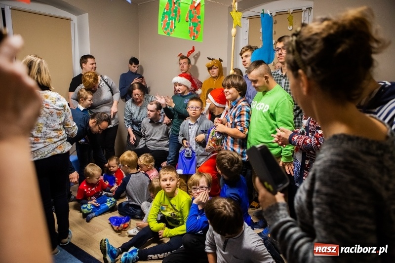 Zdjęcie w galerii na portalu naszraciborz.pl: Spotkanie mikołajkowe w Stowarzyszeniu Spektrum wiadomości z regionu