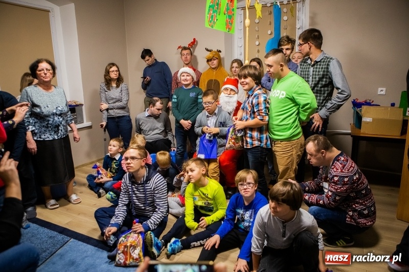 Zdjęcie w galerii na portalu naszraciborz.pl: Spotkanie mikołajkowe w Stowarzyszeniu Spektrum wiadomości z regionu
