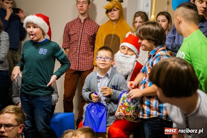 Zdjęcie w galerii na portalu naszraciborz.pl: Spotkanie mikołajkowe w Stowarzyszeniu Spektrum wiadomości z regionu