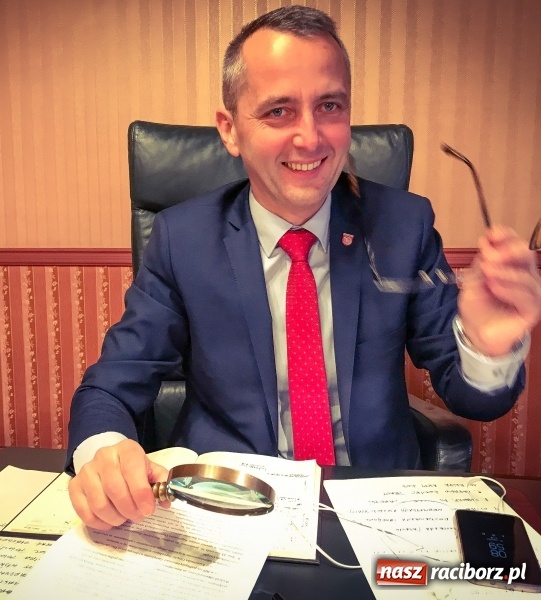 Zdjęcie w galerii na portalu naszraciborz.pl: Zamiast Pinokia stylowy sekretarzyk i Dzieła Tacyta  wiadomości z regionu