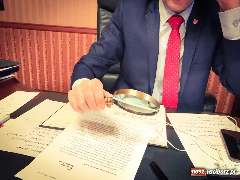 Zdjęcie w galerii na portalu naszraciborz.pl: Zamiast Pinokia stylowy sekretarzyk i Dzieła Tacyta  wiadomości z regionu