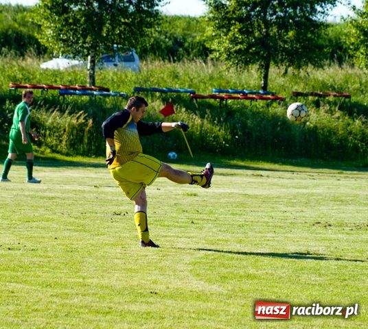 Zdjęcie w galerii na portalu naszraciborz.pl: B-klasa: błotna porażka Pietraszyna wiadomości z regionu