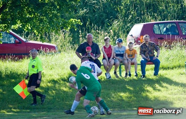 Zdjęcie w galerii na portalu naszraciborz.pl: B-klasa: błotna porażka Pietraszyna wiadomości z regionu