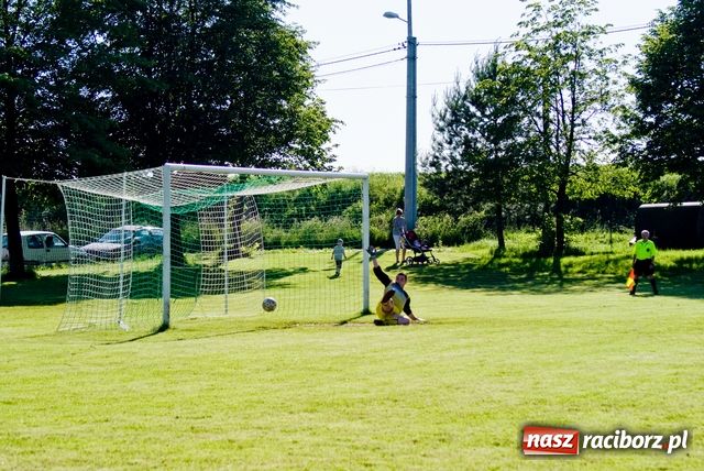 Zdjęcie w galerii na portalu naszraciborz.pl: B-klasa: błotna porażka Pietraszyna wiadomości z regionu