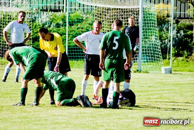 Zdjęcie w galerii na portalu naszraciborz.pl: B-klasa: błotna porażka Pietraszyna wiadomości z regionu