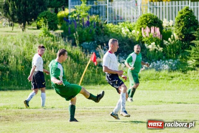 Zdjęcie w galerii na portalu naszraciborz.pl: B-klasa: błotna porażka Pietraszyna wiadomości z regionu