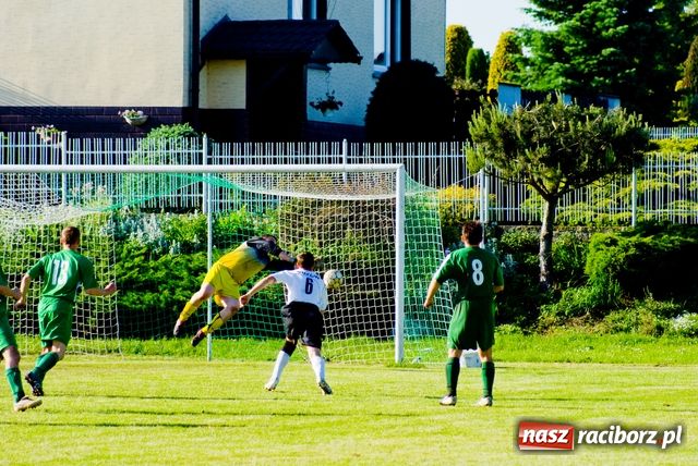 Zdjęcie w galerii na portalu naszraciborz.pl: B-klasa: błotna porażka Pietraszyna wiadomości z regionu