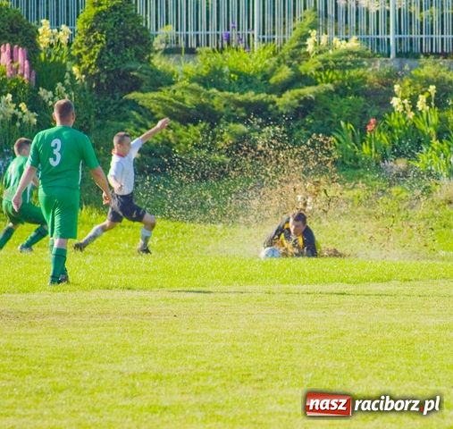 Zdjęcie w galerii na portalu naszraciborz.pl: B-klasa: błotna porażka Pietraszyna wiadomości z regionu