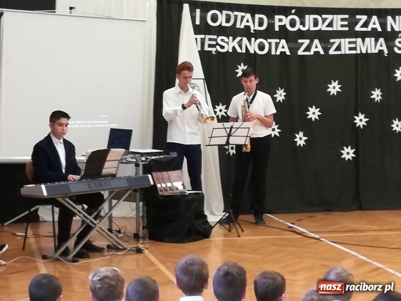 Zdjęcie w galerii na portalu naszraciborz.pl: Święto patrona w Szkole Podstawowej w Krzyżanowicach wiadomości z regionu