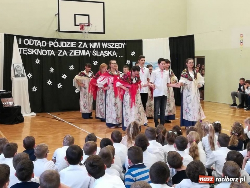 Zdjęcie w galerii na portalu naszraciborz.pl: Święto patrona w Szkole Podstawowej w Krzyżanowicach wiadomości z regionu