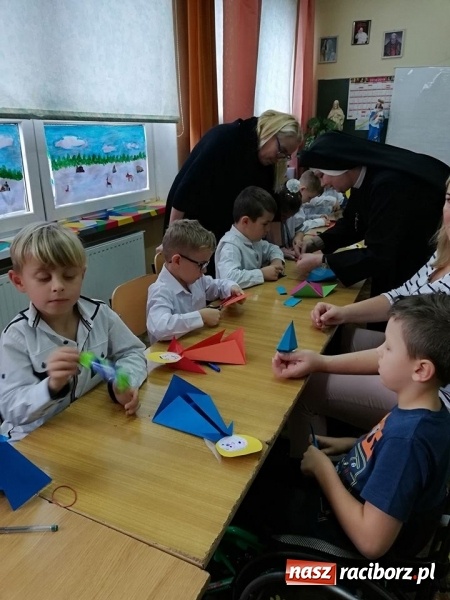 Zdjęcie w galerii na portalu naszraciborz.pl: Święto patrona w Szkole Podstawowej w Krzyżanowicach wiadomości z regionu