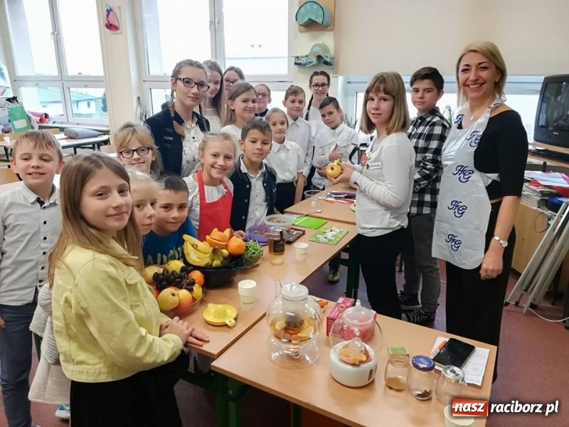 Zdjęcie w galerii na portalu naszraciborz.pl: Święto patrona w Szkole Podstawowej w Krzyżanowicach wiadomości z regionu