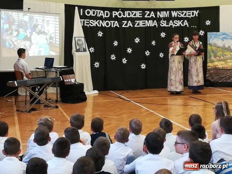 Zdjęcie w galerii na portalu naszraciborz.pl: Święto patrona w Szkole Podstawowej w Krzyżanowicach wiadomości z regionu