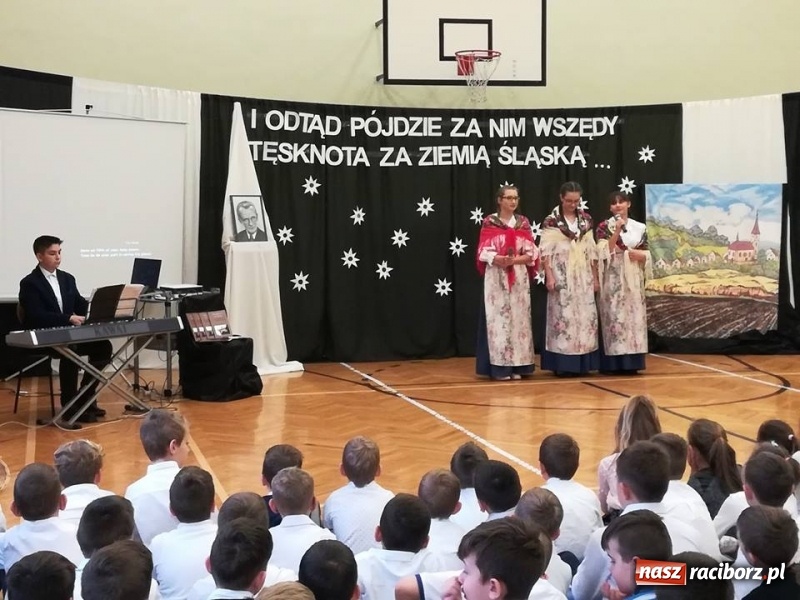 Zdjęcie w galerii na portalu naszraciborz.pl: Święto patrona w Szkole Podstawowej w Krzyżanowicach wiadomości z regionu