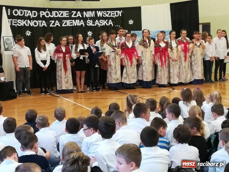 Zdjęcie w galerii na portalu naszraciborz.pl: Święto patrona w Szkole Podstawowej w Krzyżanowicach wiadomości z regionu