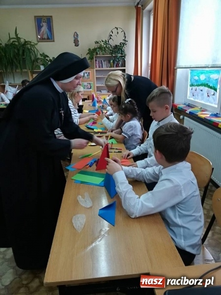 Zdjęcie w galerii na portalu naszraciborz.pl: Święto patrona w Szkole Podstawowej w Krzyżanowicach wiadomości z regionu