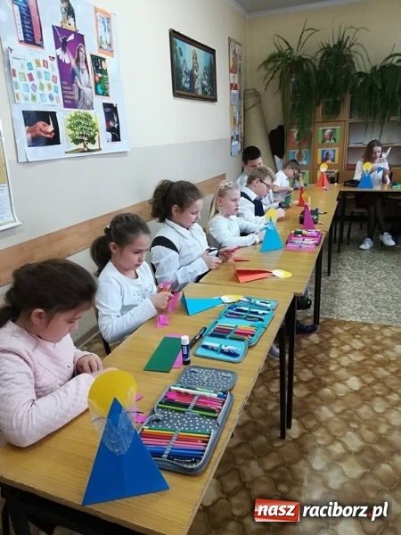 Zdjęcie w galerii na portalu naszraciborz.pl: Święto patrona w Szkole Podstawowej w Krzyżanowicach wiadomości z regionu