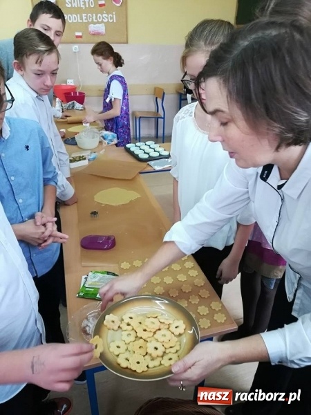 Zdjęcie w galerii na portalu naszraciborz.pl: Święto patrona w Szkole Podstawowej w Krzyżanowicach wiadomości z regionu