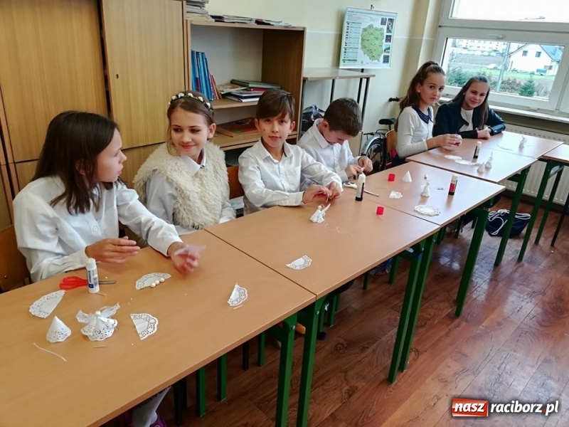 Zdjęcie w galerii na portalu naszraciborz.pl: Święto patrona w Szkole Podstawowej w Krzyżanowicach wiadomości z regionu