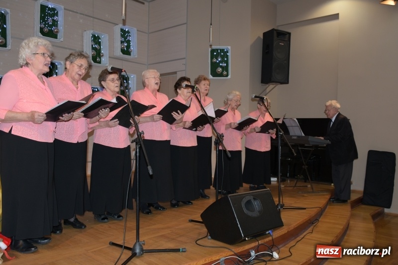 Zdjęcie w galerii na portalu naszraciborz.pl: Święty Mikołaj nie zapomniał o seniorach z Tworkowa wiadomości z regionu