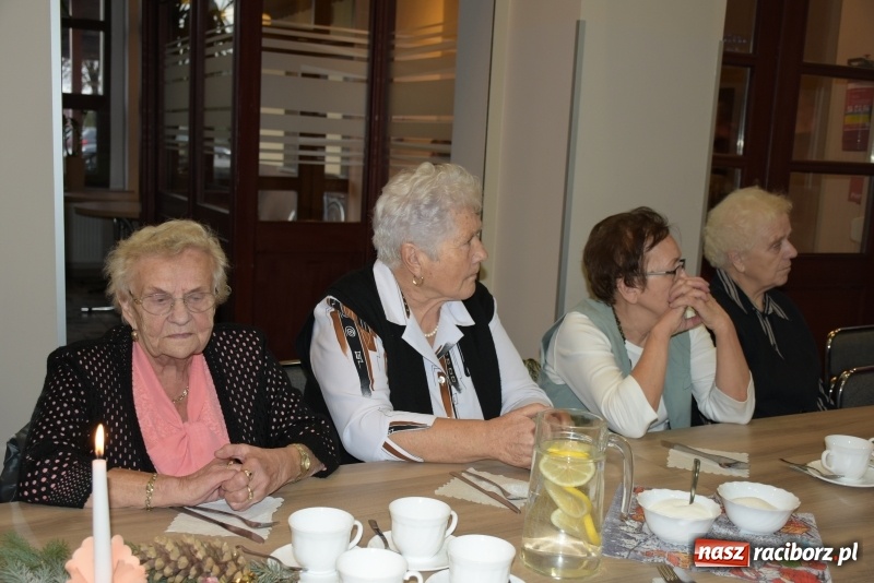 Zdjęcie w galerii na portalu naszraciborz.pl: Święty Mikołaj nie zapomniał o seniorach z Tworkowa wiadomości z regionu