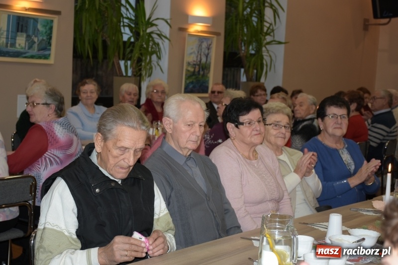 Zdjęcie w galerii na portalu naszraciborz.pl: Święty Mikołaj nie zapomniał o seniorach z Tworkowa wiadomości z regionu