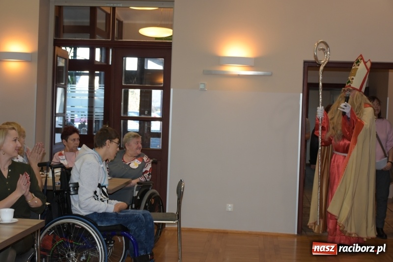 Zdjęcie w galerii na portalu naszraciborz.pl: 6 grudnia jak sami wiecie święty Mikołaj chodzi po świecie... wiadomości z regionu