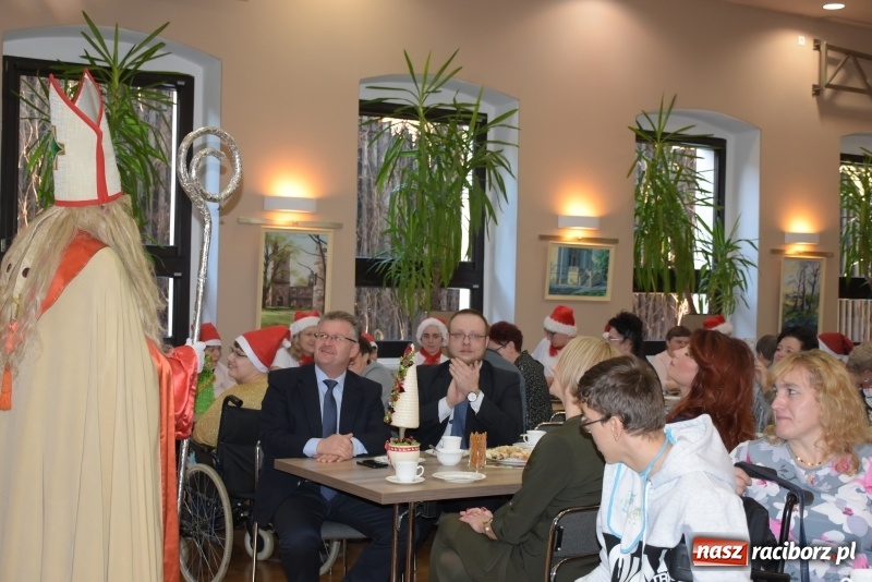 Zdjęcie w galerii na portalu naszraciborz.pl: 6 grudnia jak sami wiecie święty Mikołaj chodzi po świecie... wiadomości z regionu