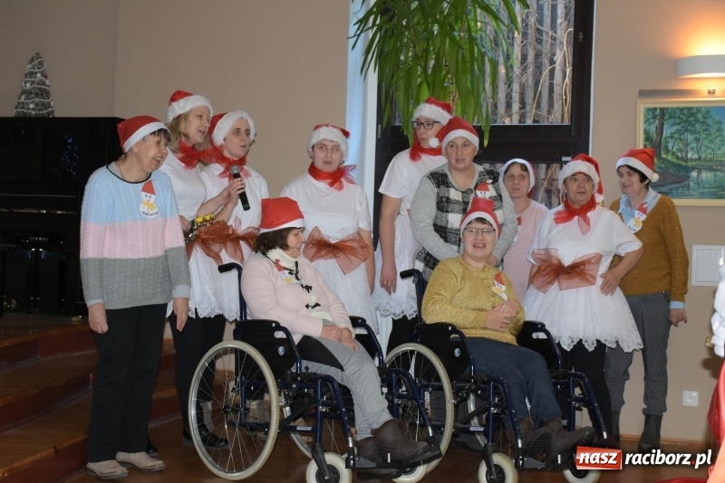 Zdjęcie w galerii na portalu naszraciborz.pl: 6 grudnia jak sami wiecie święty Mikołaj chodzi po świecie... wiadomości z regionu