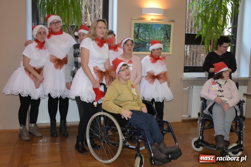 Zdjęcie w galerii na portalu naszraciborz.pl: 6 grudnia jak sami wiecie święty Mikołaj chodzi po świecie... wiadomości z regionu