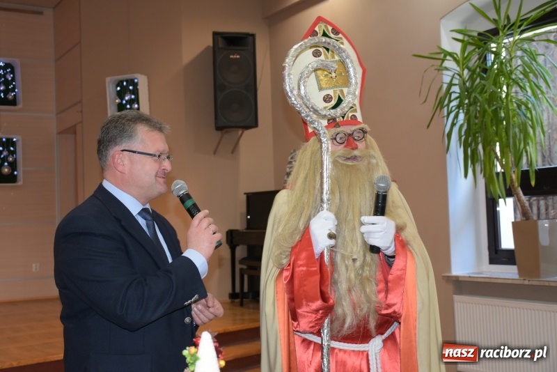 Zdjęcie w galerii na portalu naszraciborz.pl: 6 grudnia jak sami wiecie święty Mikołaj chodzi po świecie... wiadomości z regionu