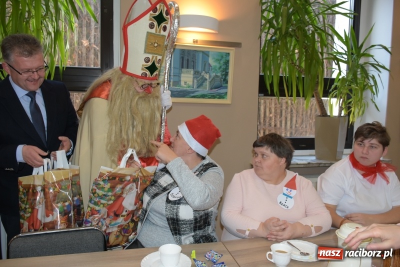 Zdjęcie w galerii na portalu naszraciborz.pl: 6 grudnia jak sami wiecie święty Mikołaj chodzi po świecie... wiadomości z regionu