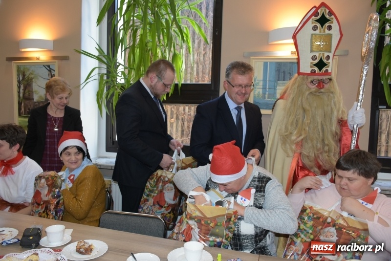 Zdjęcie w galerii na portalu naszraciborz.pl: 6 grudnia jak sami wiecie święty Mikołaj chodzi po świecie... wiadomości z regionu