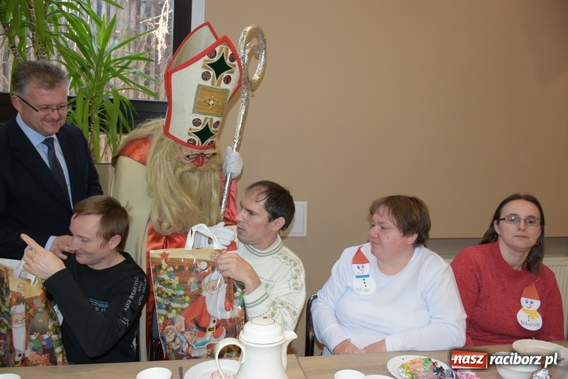 Zdjęcie w galerii na portalu naszraciborz.pl: 6 grudnia jak sami wiecie święty Mikołaj chodzi po świecie... wiadomości z regionu
