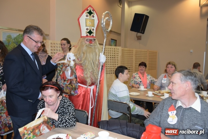 Zdjęcie w galerii na portalu naszraciborz.pl: 6 grudnia jak sami wiecie święty Mikołaj chodzi po świecie... wiadomości z regionu
