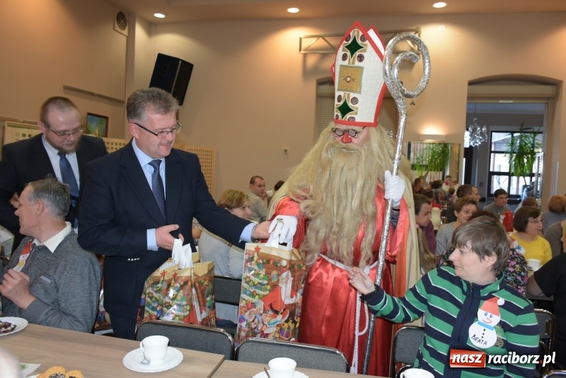Zdjęcie w galerii na portalu naszraciborz.pl: 6 grudnia jak sami wiecie święty Mikołaj chodzi po świecie... wiadomości z regionu