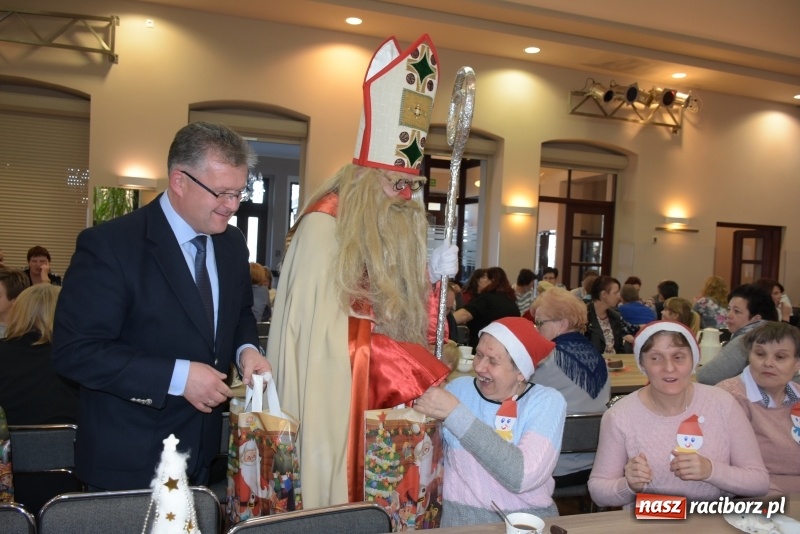 Zdjęcie w galerii na portalu naszraciborz.pl: 6 grudnia jak sami wiecie święty Mikołaj chodzi po świecie... wiadomości z regionu