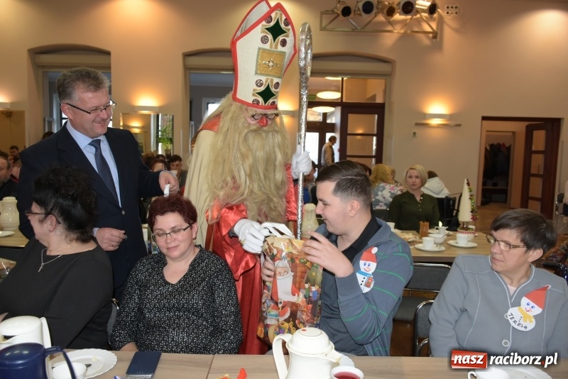 Zdjęcie w galerii na portalu naszraciborz.pl: 6 grudnia jak sami wiecie święty Mikołaj chodzi po świecie... wiadomości z regionu