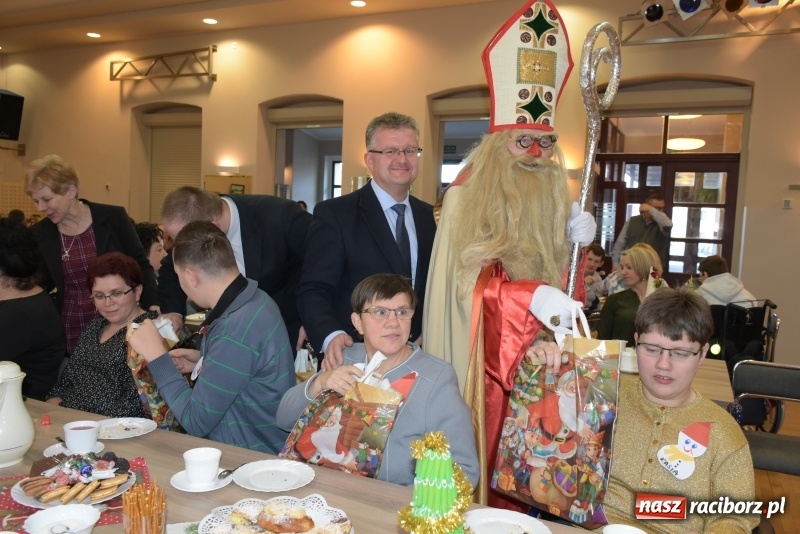 Zdjęcie w galerii na portalu naszraciborz.pl: 6 grudnia jak sami wiecie święty Mikołaj chodzi po świecie... wiadomości z regionu