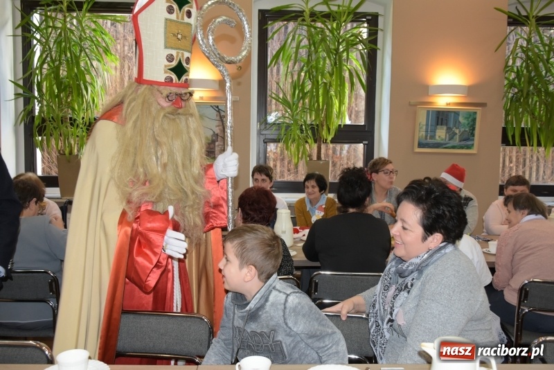 Zdjęcie w galerii na portalu naszraciborz.pl: 6 grudnia jak sami wiecie święty Mikołaj chodzi po świecie... wiadomości z regionu