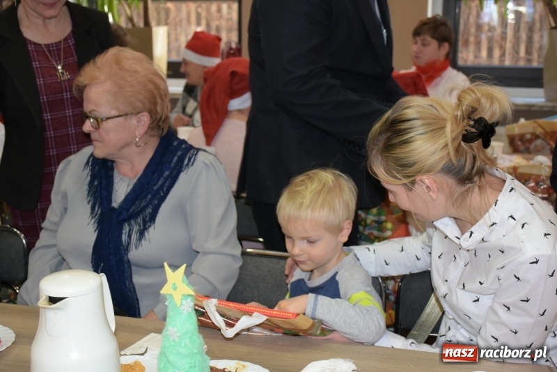 Zdjęcie w galerii na portalu naszraciborz.pl: 6 grudnia jak sami wiecie święty Mikołaj chodzi po świecie... wiadomości z regionu