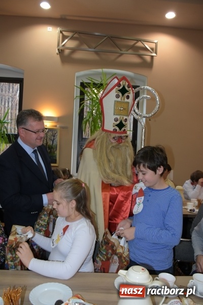 Zdjęcie w galerii na portalu naszraciborz.pl: 6 grudnia jak sami wiecie święty Mikołaj chodzi po świecie... wiadomości z regionu