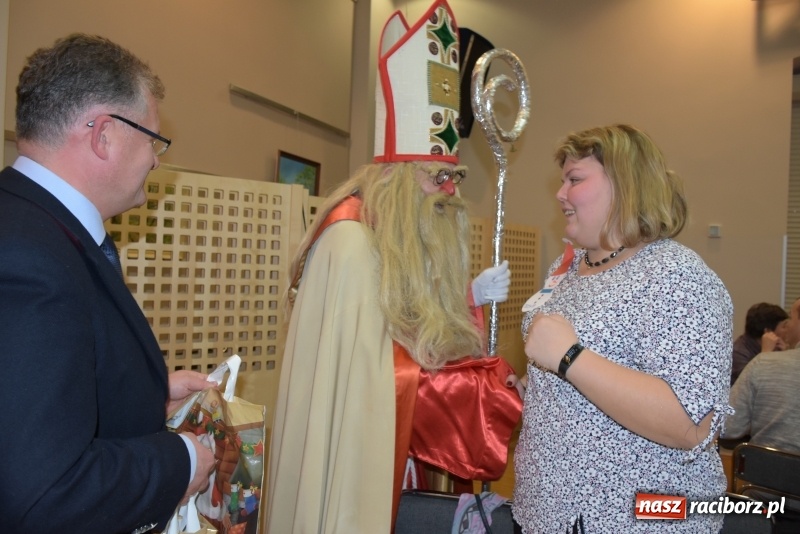 Zdjęcie w galerii na portalu naszraciborz.pl: 6 grudnia jak sami wiecie święty Mikołaj chodzi po świecie... wiadomości z regionu