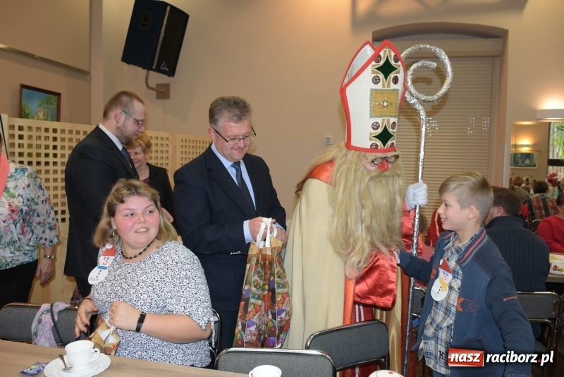 Zdjęcie w galerii na portalu naszraciborz.pl: 6 grudnia jak sami wiecie święty Mikołaj chodzi po świecie... wiadomości z regionu