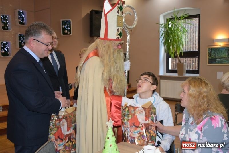 Zdjęcie w galerii na portalu naszraciborz.pl: 6 grudnia jak sami wiecie święty Mikołaj chodzi po świecie... wiadomości z regionu