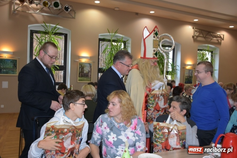 Zdjęcie w galerii na portalu naszraciborz.pl: 6 grudnia jak sami wiecie święty Mikołaj chodzi po świecie... wiadomości z regionu