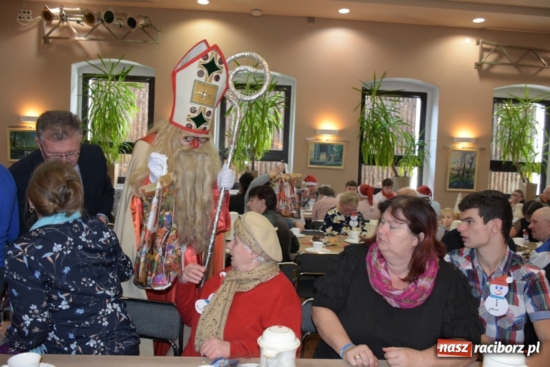 Zdjęcie w galerii na portalu naszraciborz.pl: 6 grudnia jak sami wiecie święty Mikołaj chodzi po świecie... wiadomości z regionu