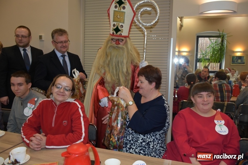 Zdjęcie w galerii na portalu naszraciborz.pl: 6 grudnia jak sami wiecie święty Mikołaj chodzi po świecie... wiadomości z regionu