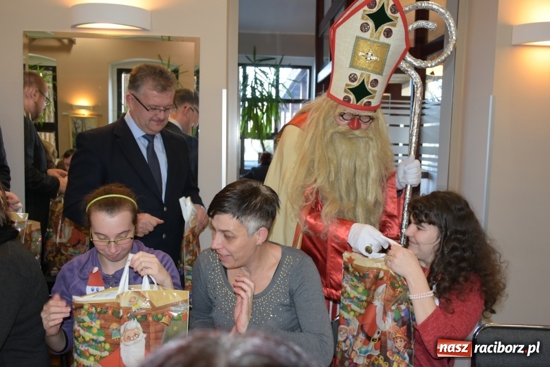 Zdjęcie w galerii na portalu naszraciborz.pl: 6 grudnia jak sami wiecie święty Mikołaj chodzi po świecie... wiadomości z regionu