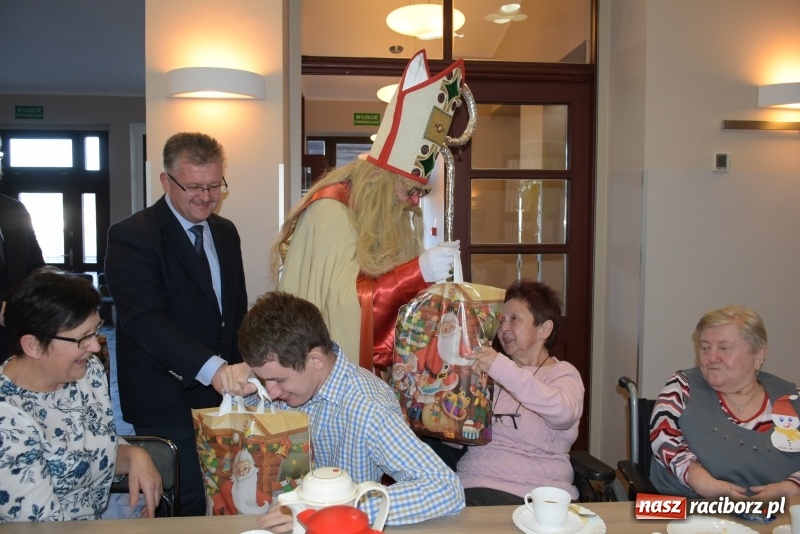 Zdjęcie w galerii na portalu naszraciborz.pl: 6 grudnia jak sami wiecie święty Mikołaj chodzi po świecie... wiadomości z regionu